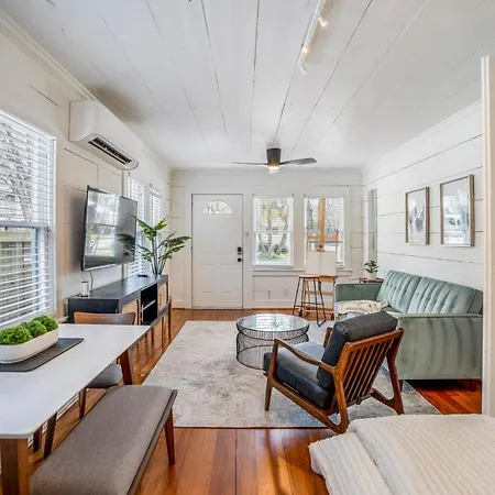 Historic Heights Artist Bungalow #1